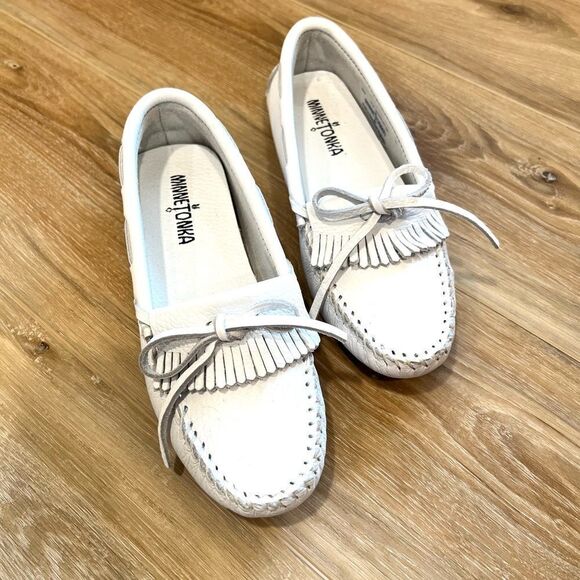 MINNETONKA White Leather Softsole Moccasins Size 6.5 - Picture 1 of 6